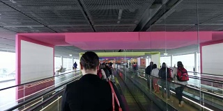 机场乘客的4K视频