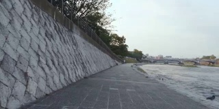 日本京都河边骑车道
