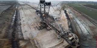 天线:棕色煤炭挖掘机