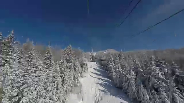 滑雪站的升降椅