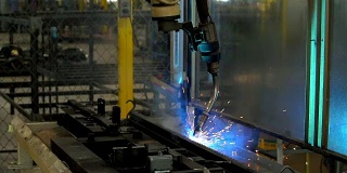 HD:焊接机器人在汽车装配厂的运动