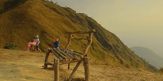 淘金:大山后面的木椅