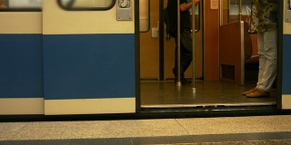 MS乘客乘地铁(4K/超高清到高清)