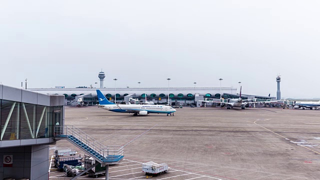 重庆机场的飞机。间隔拍摄4 k