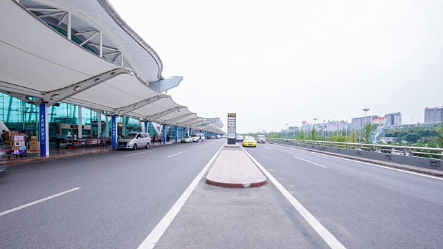 重庆机场外道路交通状况。间隔拍摄4 k