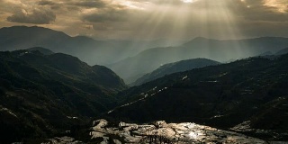 中国的山地和梯田景观，光线