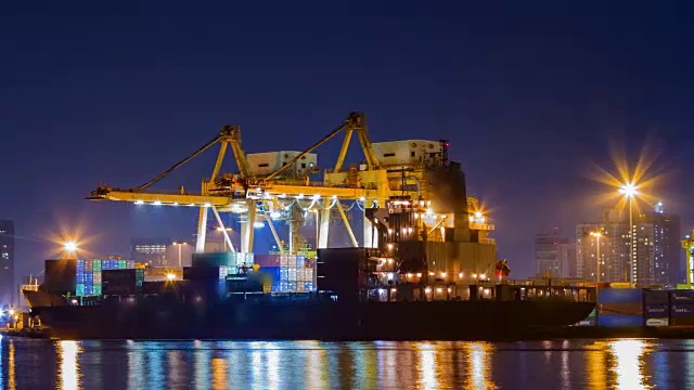 4k Time Lapse Day to Night(4096x2160):Loading Goods cargo panning style (Apple ProRes 422 (HQ)格式)。