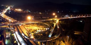 杭州夜间十字路口的交通情况。间隔拍摄