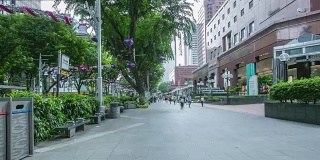 4k延时拍摄的行人在新加坡著名的乌节路上行走