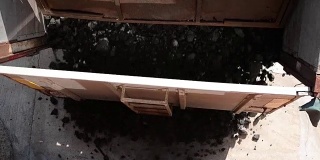 煤炭自动倾卸卡车