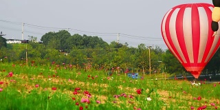 泰国清莱热气球的彩色延时摄影。