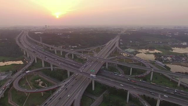 城市公路立交与桥梁道路鸟瞰图