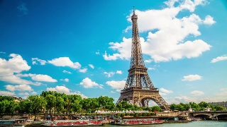 时光流逝:巴黎艾菲尔铁塔视频素材模板下载