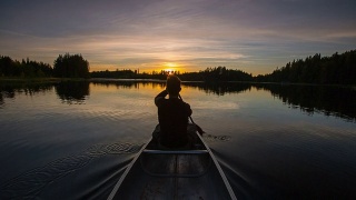 在日落中划独木舟视频素材模板下载