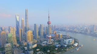 鸟瞰图，上海天际线和黄浦江视频素材模板下载