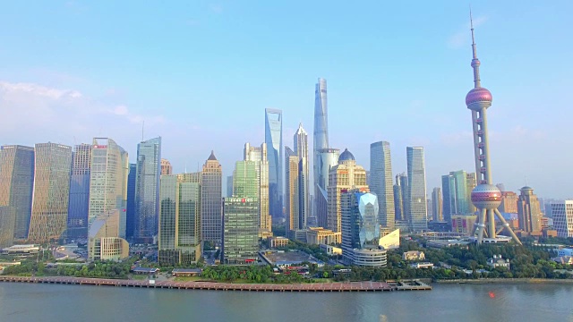 鸟瞰图，上海天际线和黄浦江
