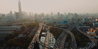 鸟瞰图曼谷城市在日落