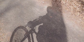 慢镜头:自行车影子