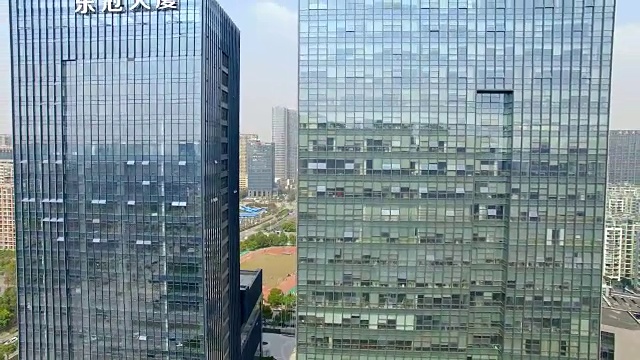 现代建筑采用4k玻璃幕墙