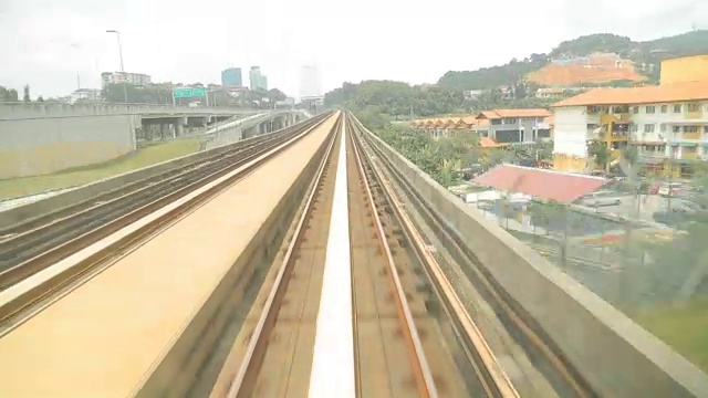 吉隆坡KLCC列车超速行驶