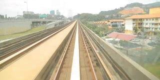 吉隆坡KLCC列车超速行驶