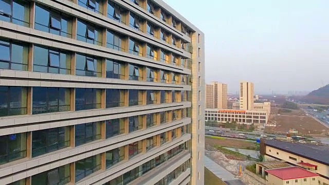现代办公建筑采用4k玻璃幕墙