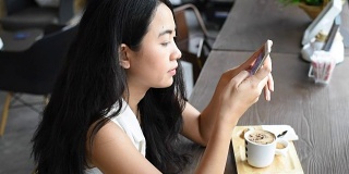 亚洲女人打字聊天在智能手机