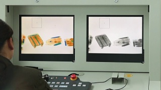 机场安检探测器屏幕视频素材模板下载