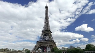 4K -埃菲尔铁塔，巴黎，从塞纳河视频素材模板下载