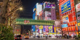 日本东京秋叶原地区的4K延时摄影。秋叶原是著名的电子产品和动漫购物中心。