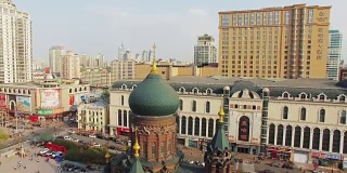 哈尔滨圣索菲亚大教堂附近建筑物鸟瞰图。4k