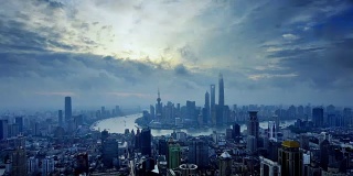 从白天到夜晚的上海天际线，时光流逝
