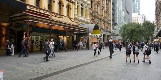 澳大利亚悉尼皮特街购物中心的行人