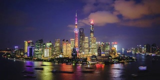 日落时上海的现代城市景观和天际线