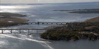 横跨康涅狄格河的公路和铁路桥梁-鸟瞰图-康涅狄格，米德尔塞克斯县，美国