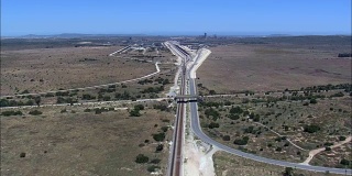 沿铁路的低空飞行-鸟瞰图-西开普省，西岸地区自治市，沙尔丹哈湾，南非
