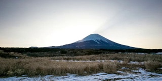 延时摄影：Fumoto Para Camping 的富士山日出