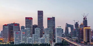 时间推移-鸟瞰图北京CBD地区在黄昏，白天到晚上(放大)