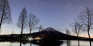 延时摄影：Fumoto Para Camping 的富士山日出