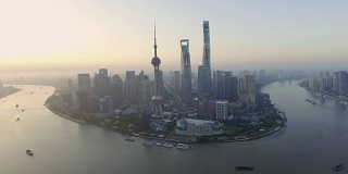 鸟瞰图，上海天际线和黄浦江