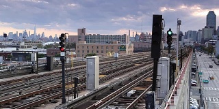纽约皇后区的高架地铁