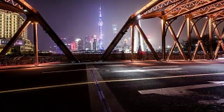 中国上海:中国上海外白渡桥交通的时间推移