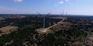 无人机的大型风力涡轮机农场北部奥斯汀附近的戈德斯韦特