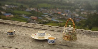 淘洗和专注:早上喝中国茶休息