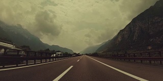 在意大利高速公路上开车