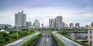 杭州道路上的繁忙交通已持续了很久