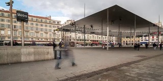 时光流逝:马赛老Vieux Port地铁站拥挤不堪