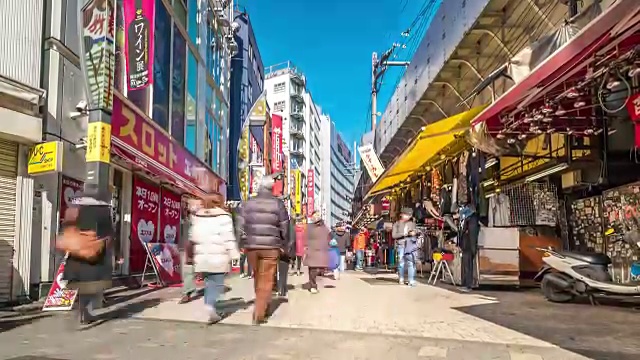 延时:行人拥挤的购物在美代子市场上野东京