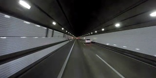 在隧道中驾驶- aqua -line- 4k -