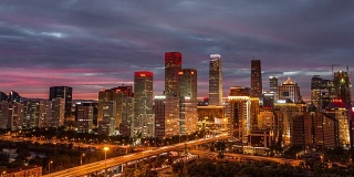 时光流逝——北京城市景观，从白天到夜晚的过渡